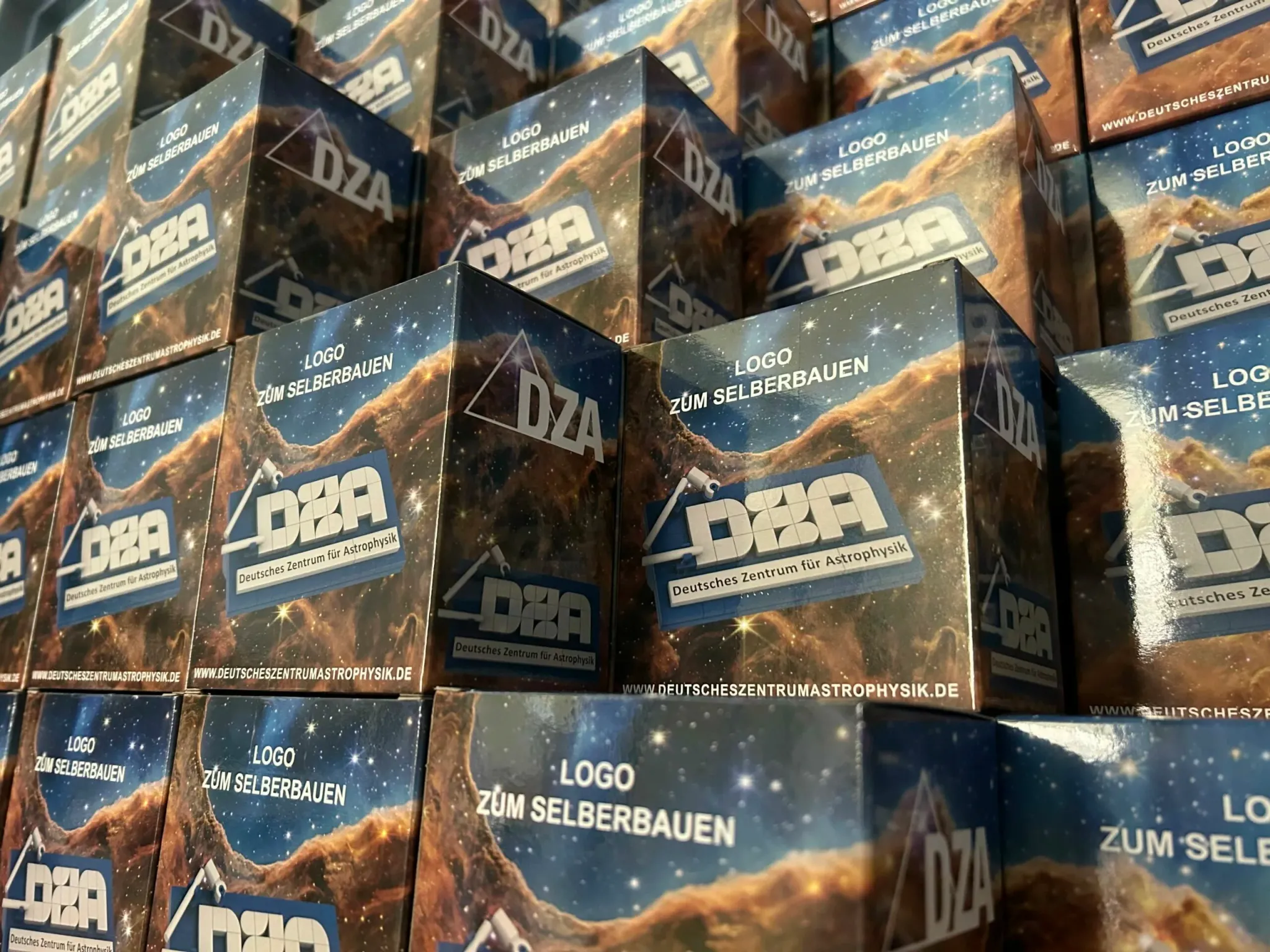 DZA - Stone Heap Verpackung